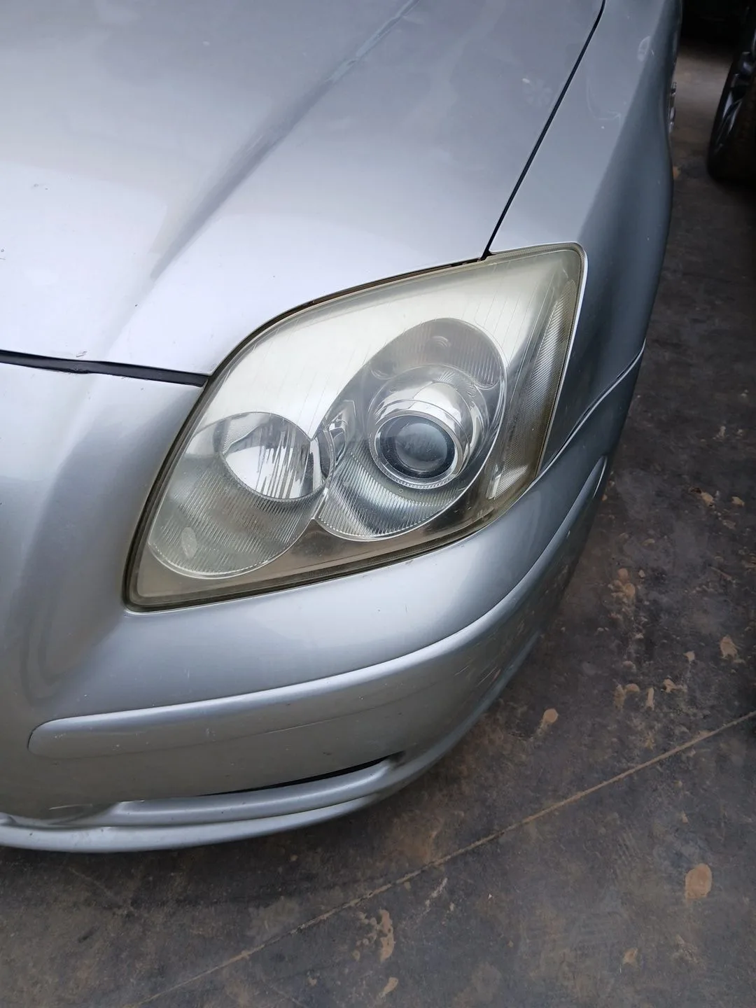 Faro Izquierdo para Toyota Avensis Sedan (_T25_)
