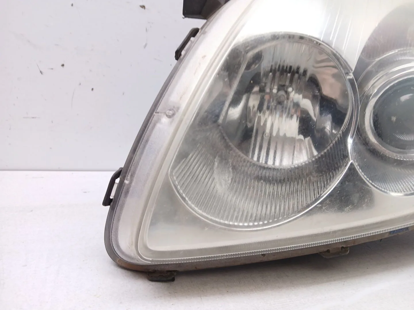 Faro Izquierdo para Toyota Avensis Sedan (_T25_)