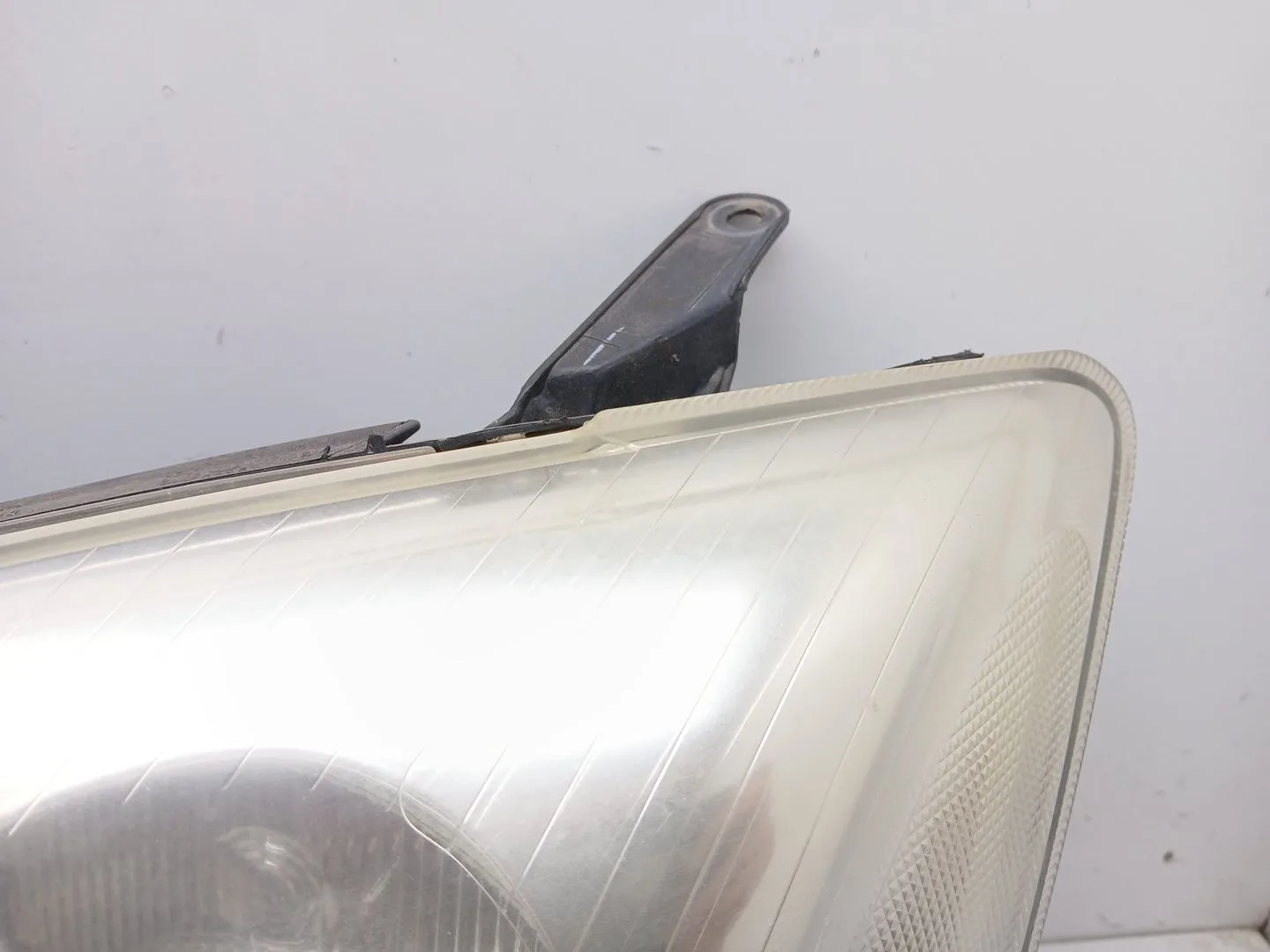 Faro Izquierdo para Toyota Avensis Sedan (_T25_)