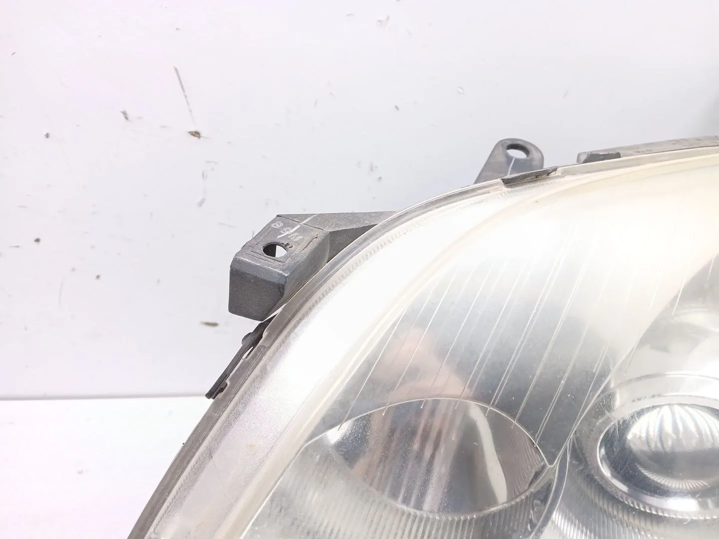 Faro Izquierdo para Toyota Avensis Sedan (_T25_)