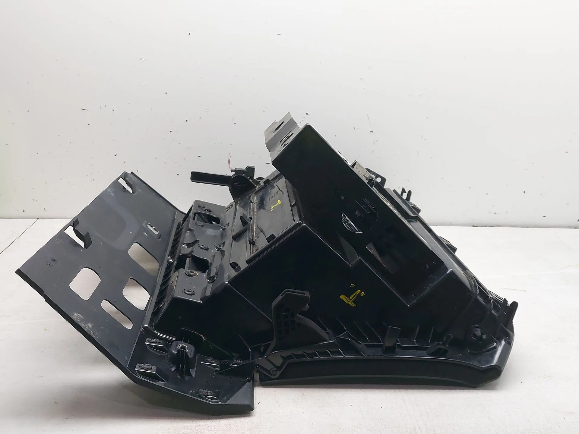 Guantera para Audi Q3 Sportback (F3N)