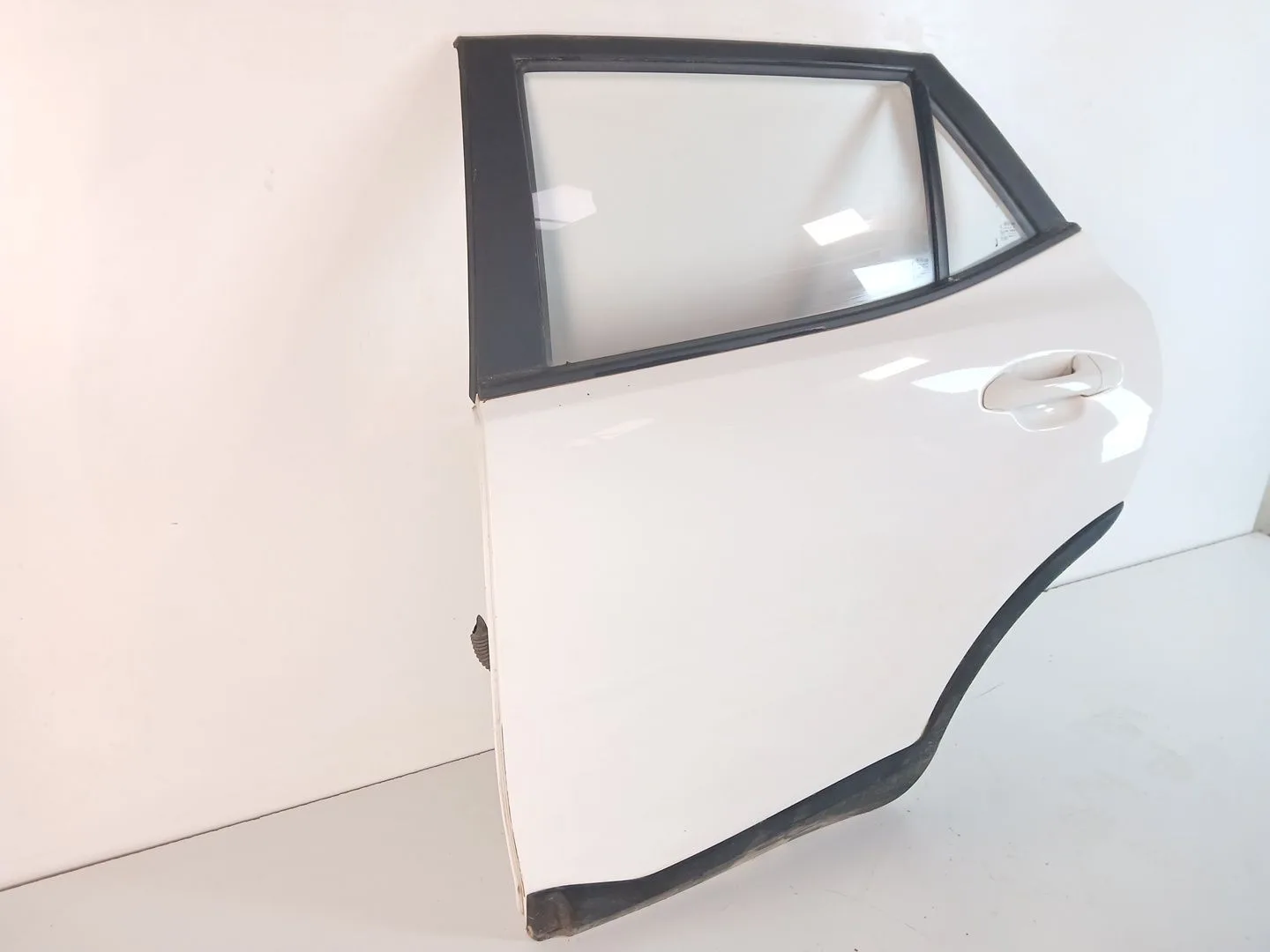 Puerta Trasera Izquierda para Kia Stonic (Yb)
