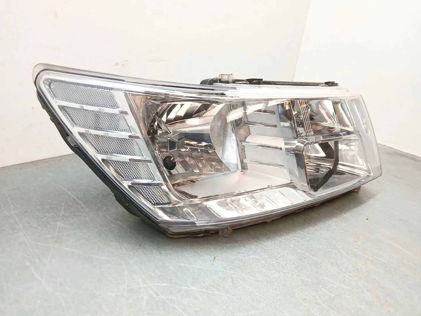 Faro Derecho para Fiat Freemont (345_)