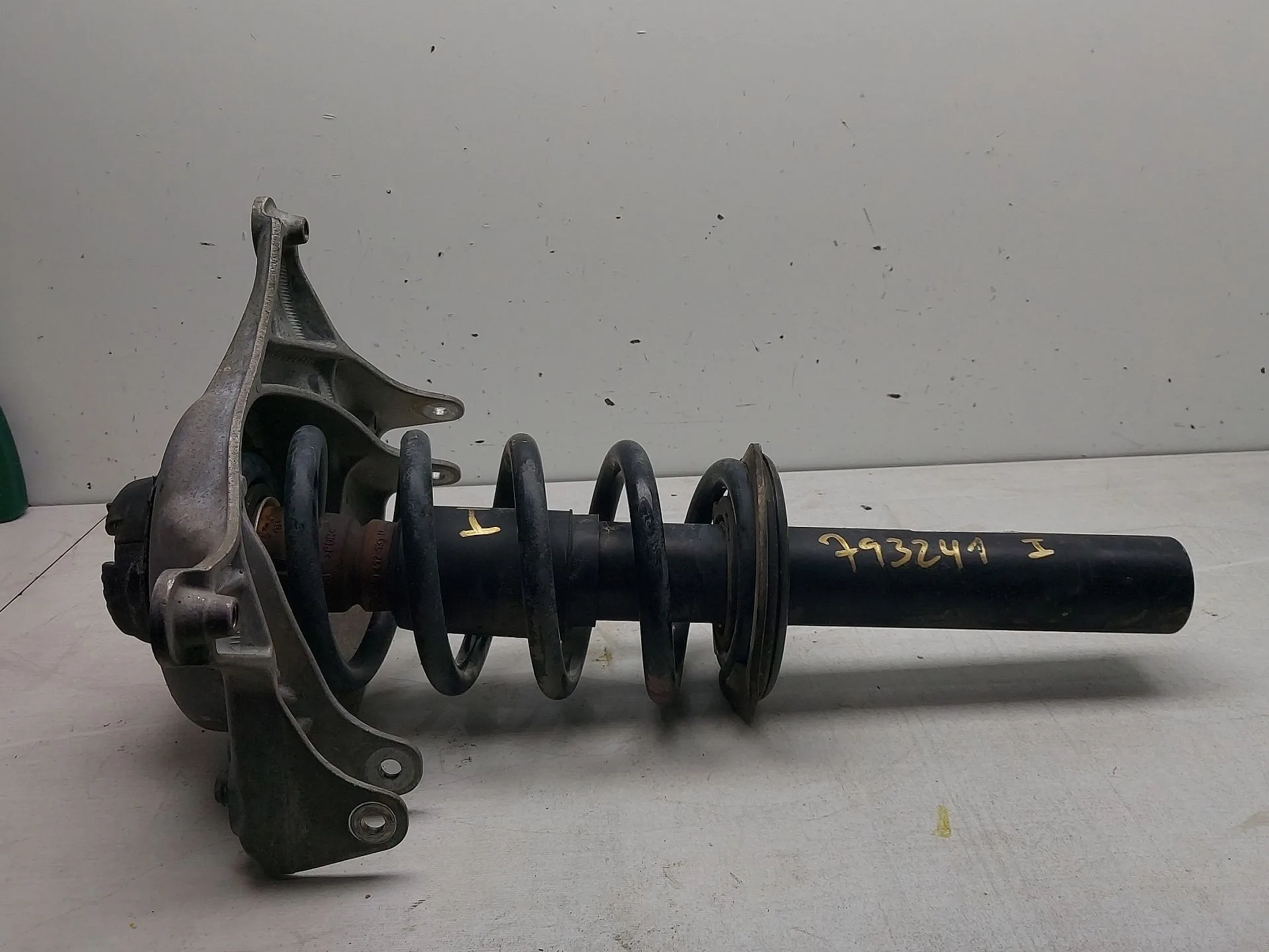 Amortiguador Delantero Izquierdo para Audi Q5 (8Rb)