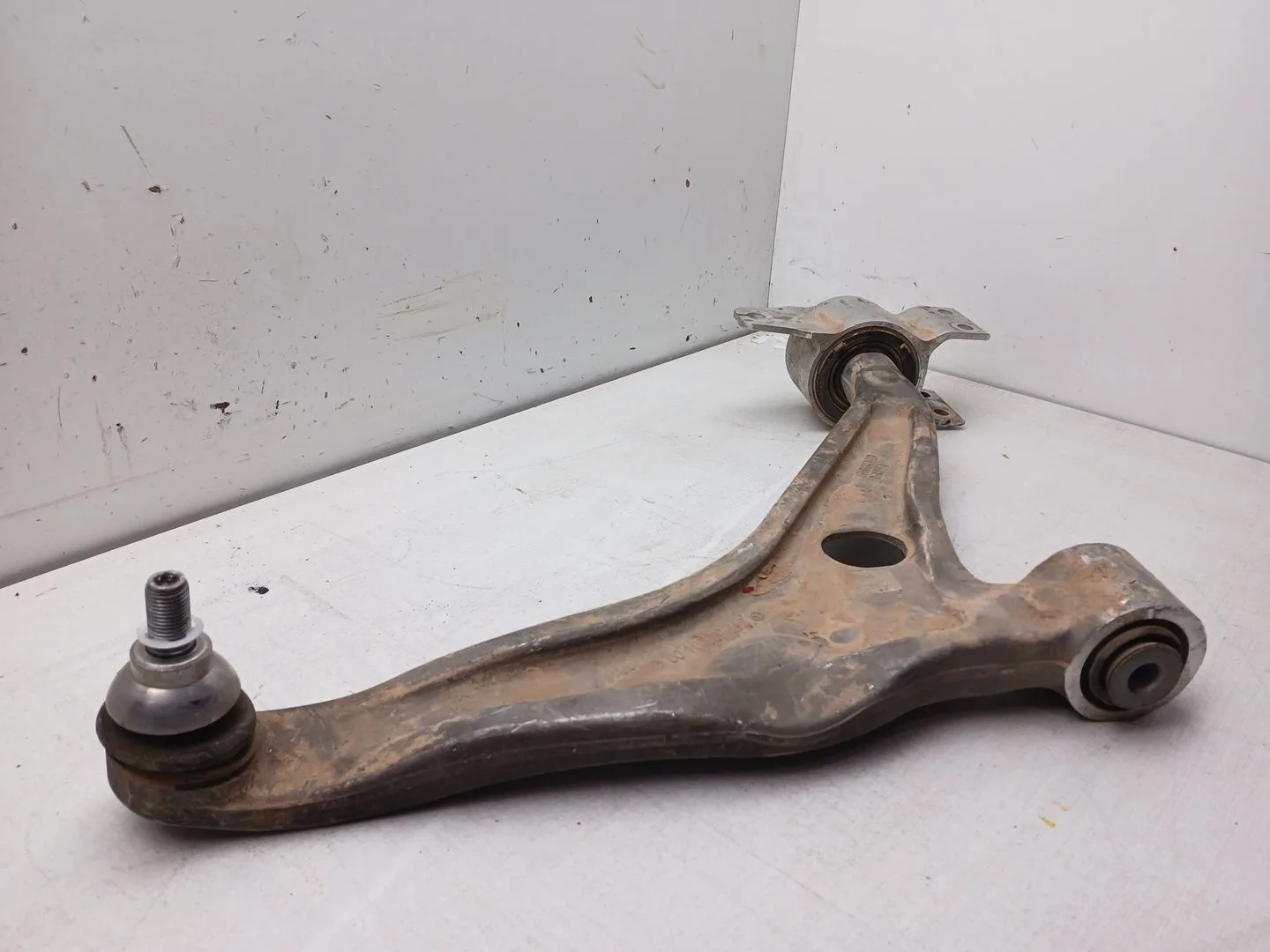Brazo Suspension Inferior Delantero Derecho para Mercedes-Benz Gla (H247)
