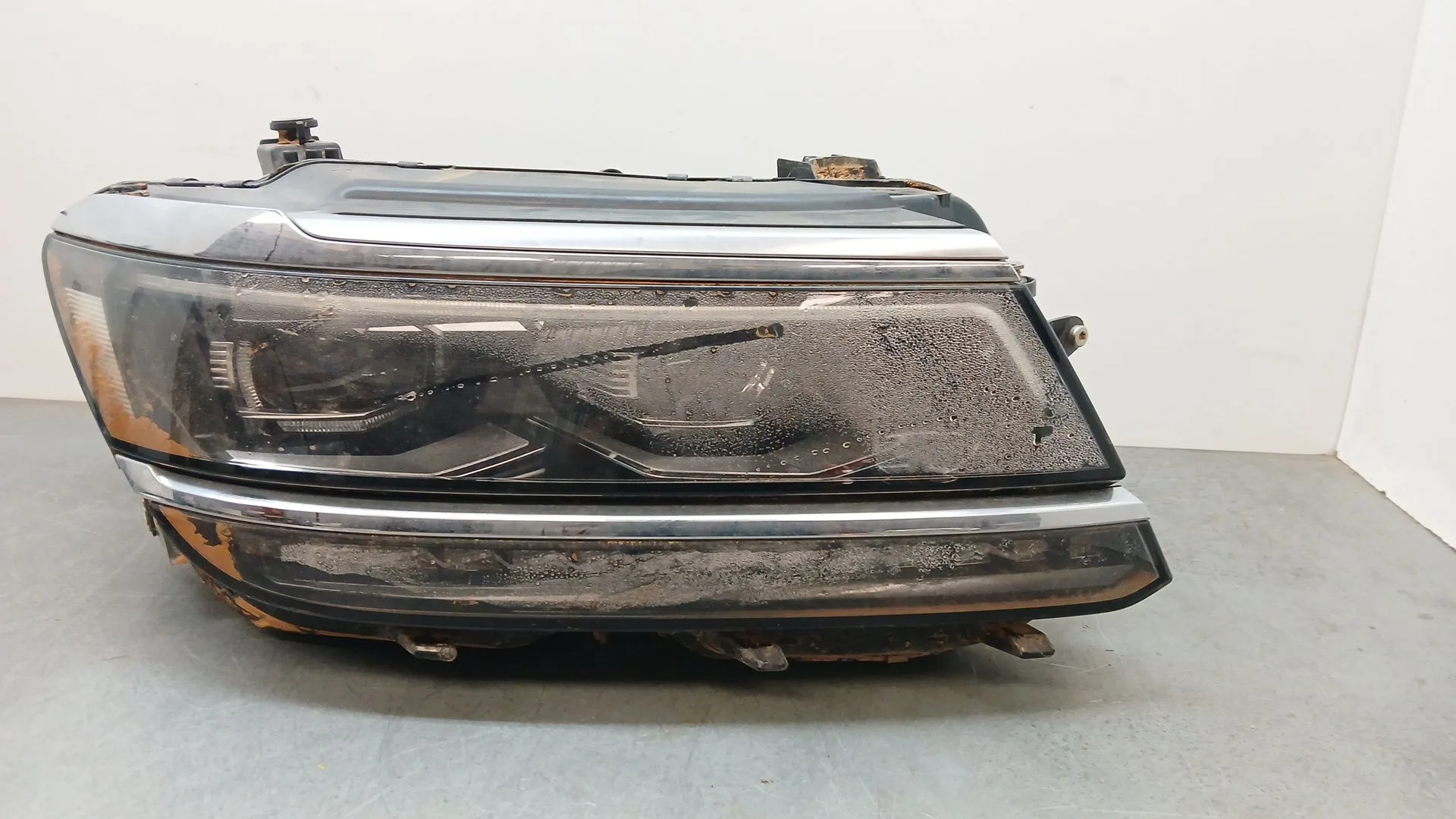 Faro Derecho para Volkswagen Tiguan (Ad1, Ax1)