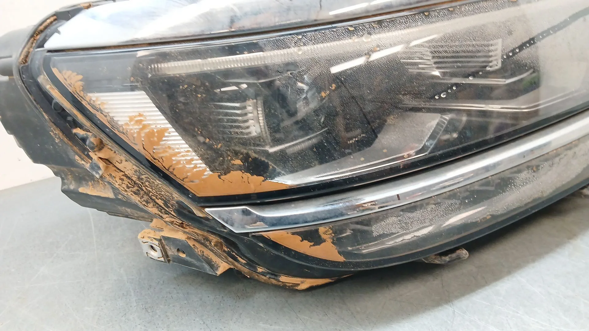 Faro Derecho para Volkswagen Tiguan (Ad1, Ax1)