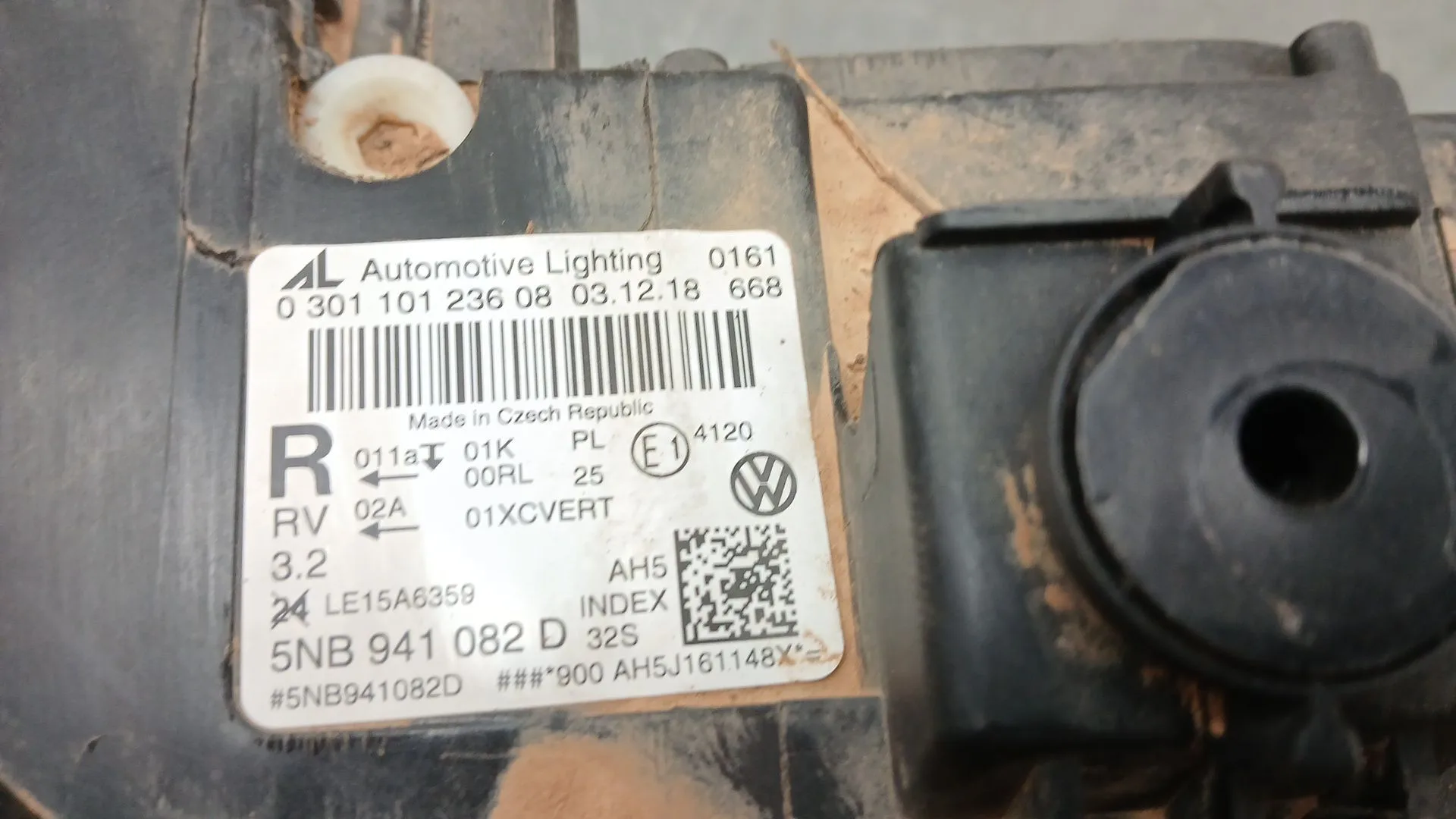 Faro Derecho para Volkswagen Tiguan (Ad1, Ax1)