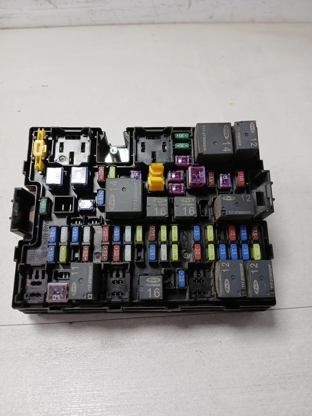 Caja Reles / Fusibles para Omoda 5