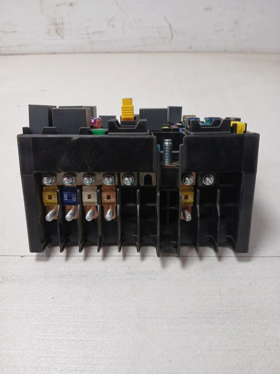 Caja Reles / Fusibles para Omoda 5