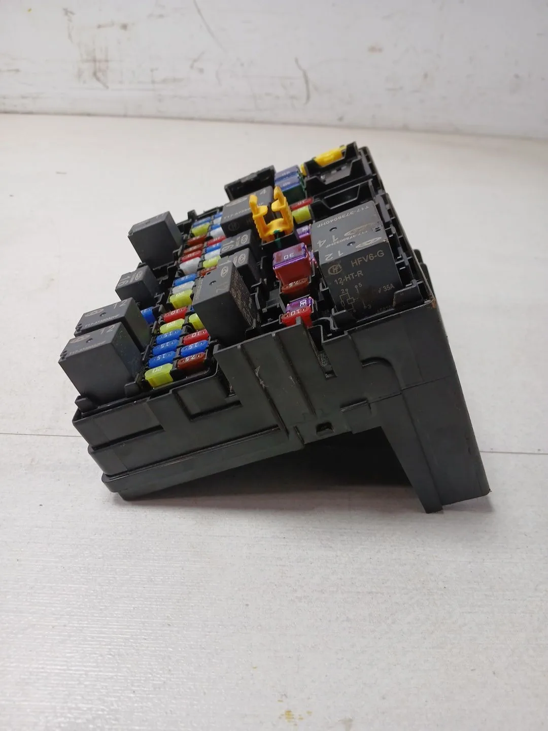 Caja Reles / Fusibles para Omoda 5
