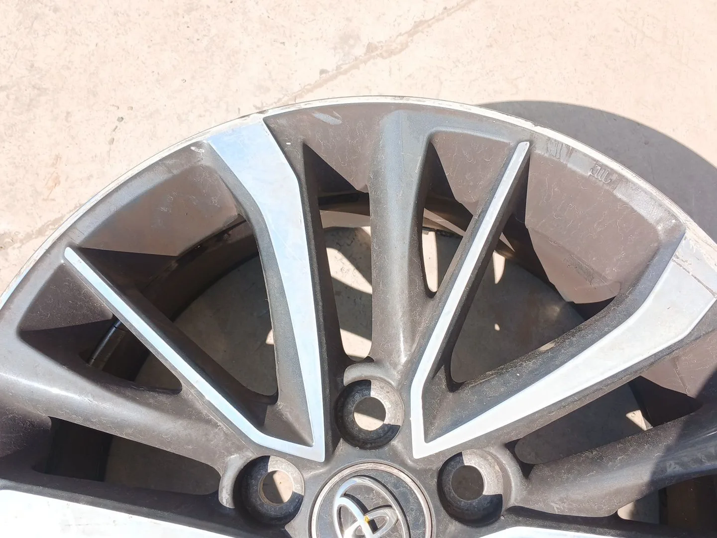 Llanta para Toyota Avensis Touring Sports