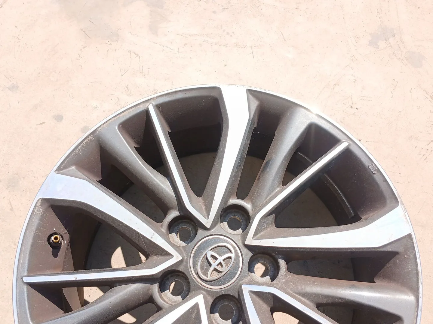 Llanta para Toyota Avensis Touring Sports
