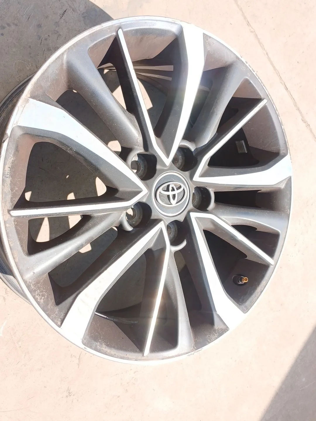 Llanta para Toyota Avensis Touring Sports