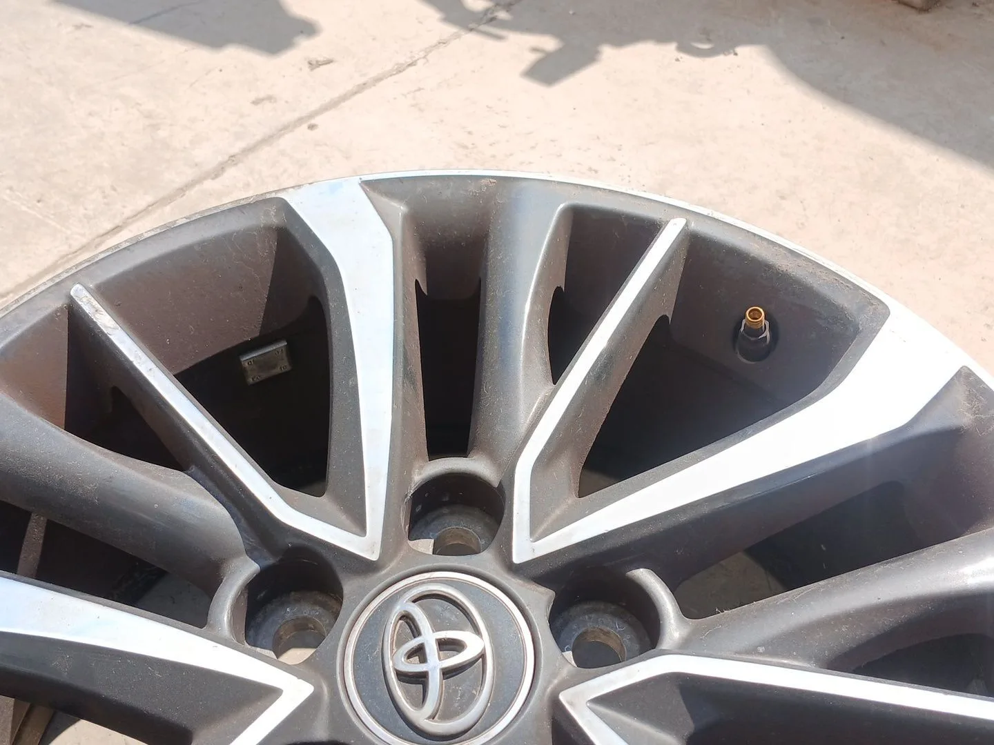 Llanta para Toyota Avensis Touring Sports