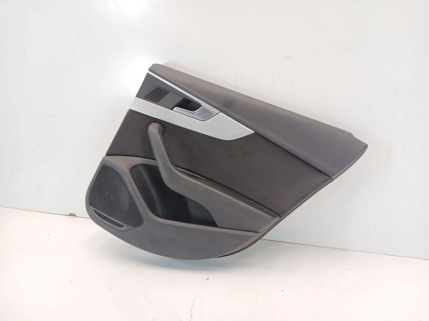 Guarnecido Puerta Trasera Derecha para Audi A4 B9 (8W2, 8Wc)