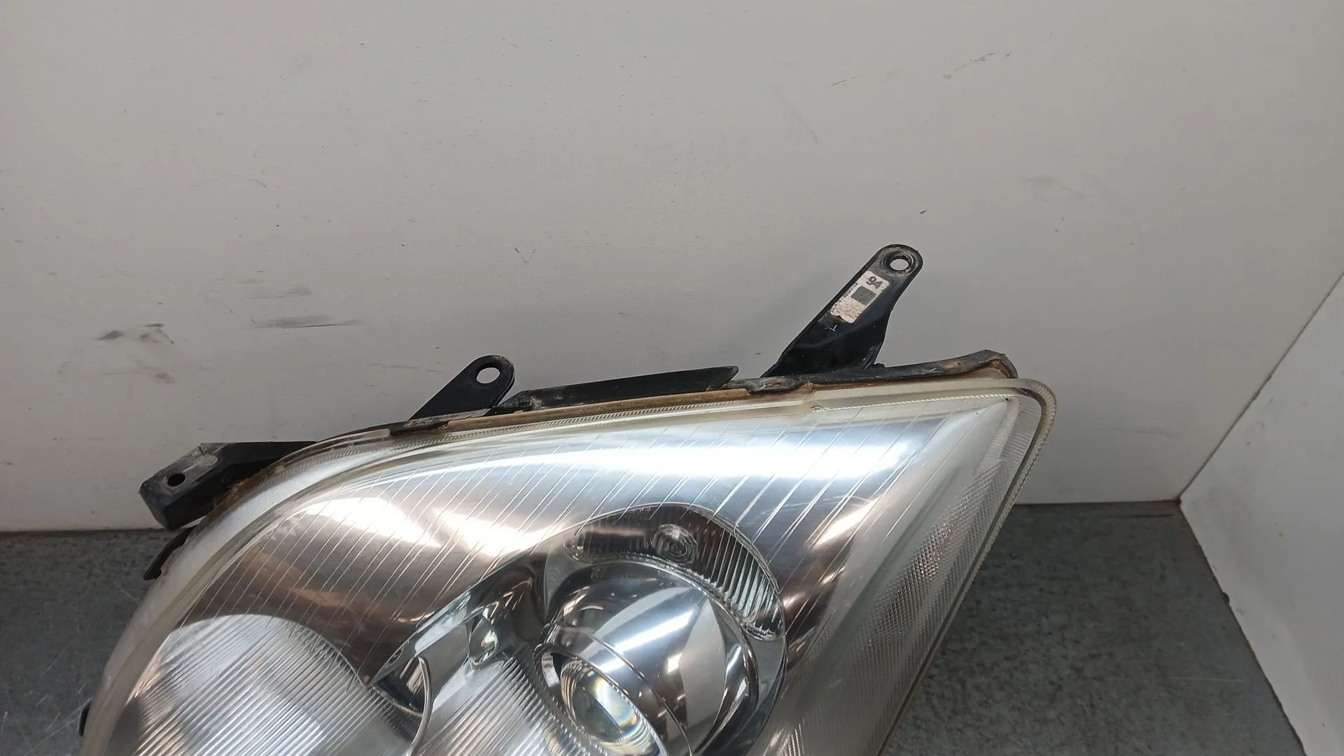 Faro Izquierdo para Toyota Avensis Sedan (_T25_)