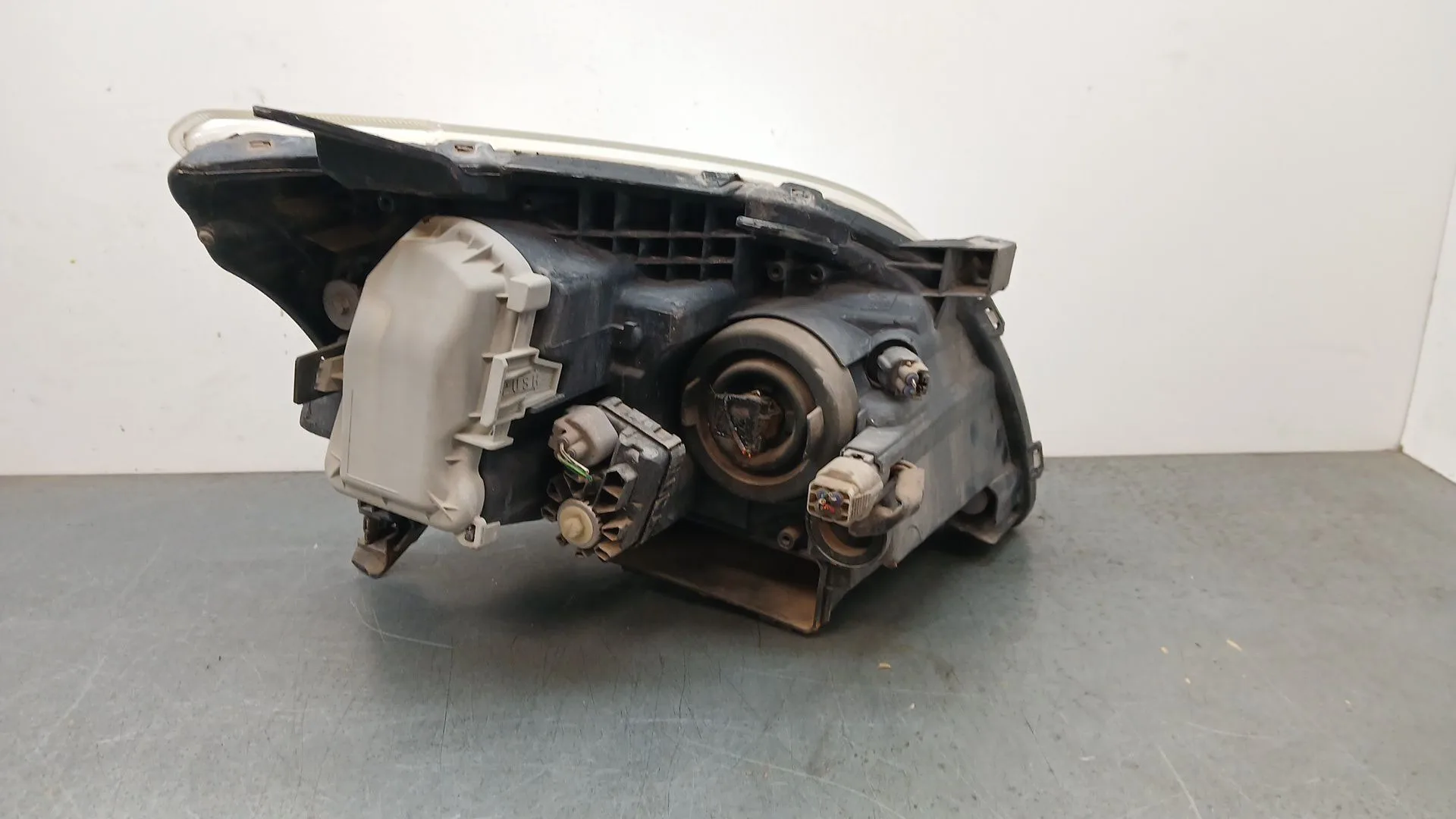 Faro Izquierdo para Toyota Avensis Sedan (_T25_)