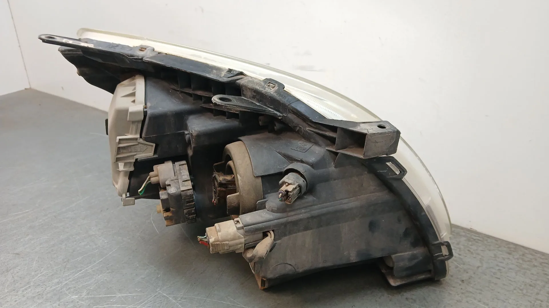 Faro Izquierdo para Toyota Avensis Sedan (_T25_)