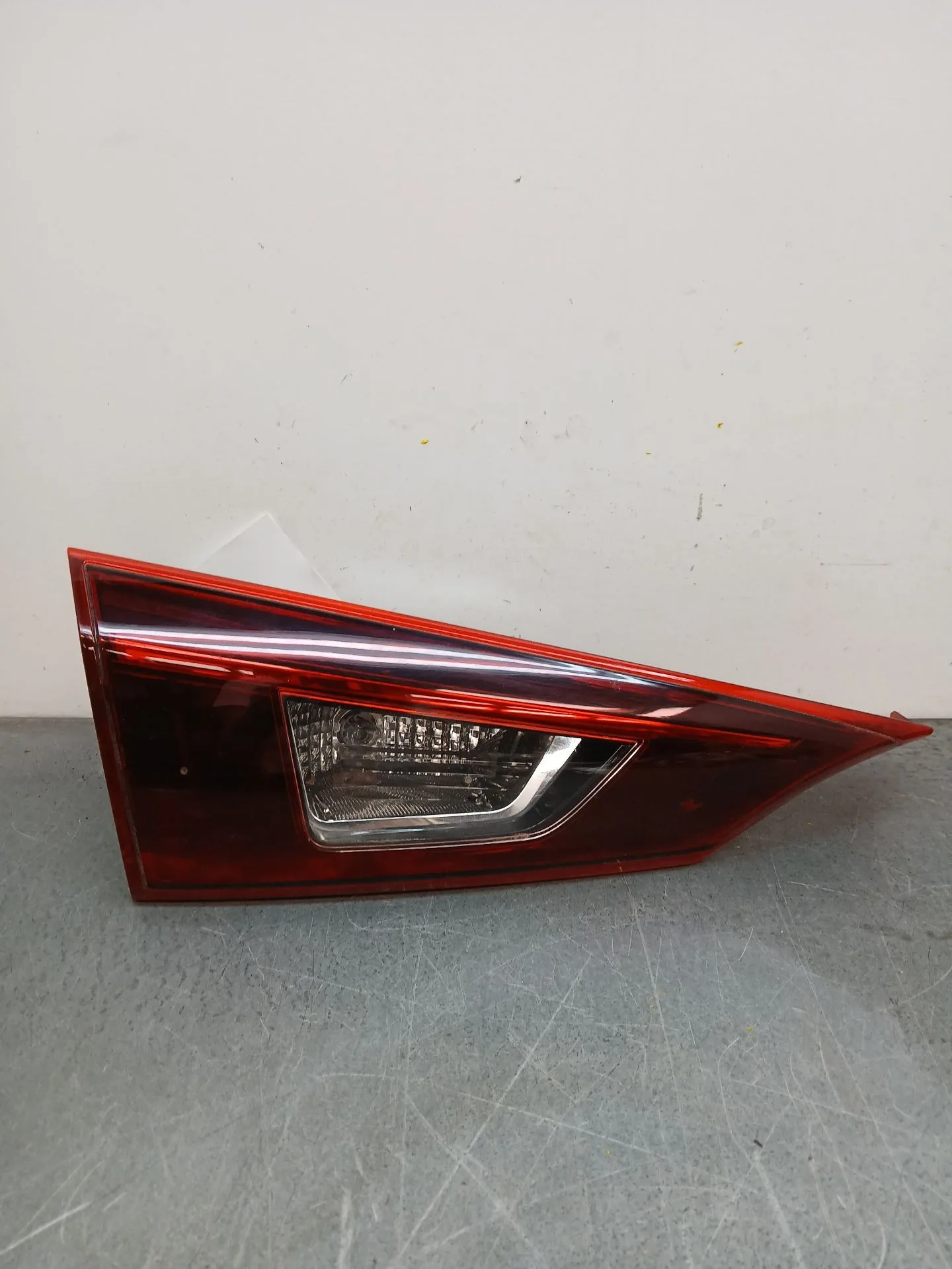 Piloto Trasero Izquierdo Interior para Mazda 3 Sedan (Bm_, Bn_)