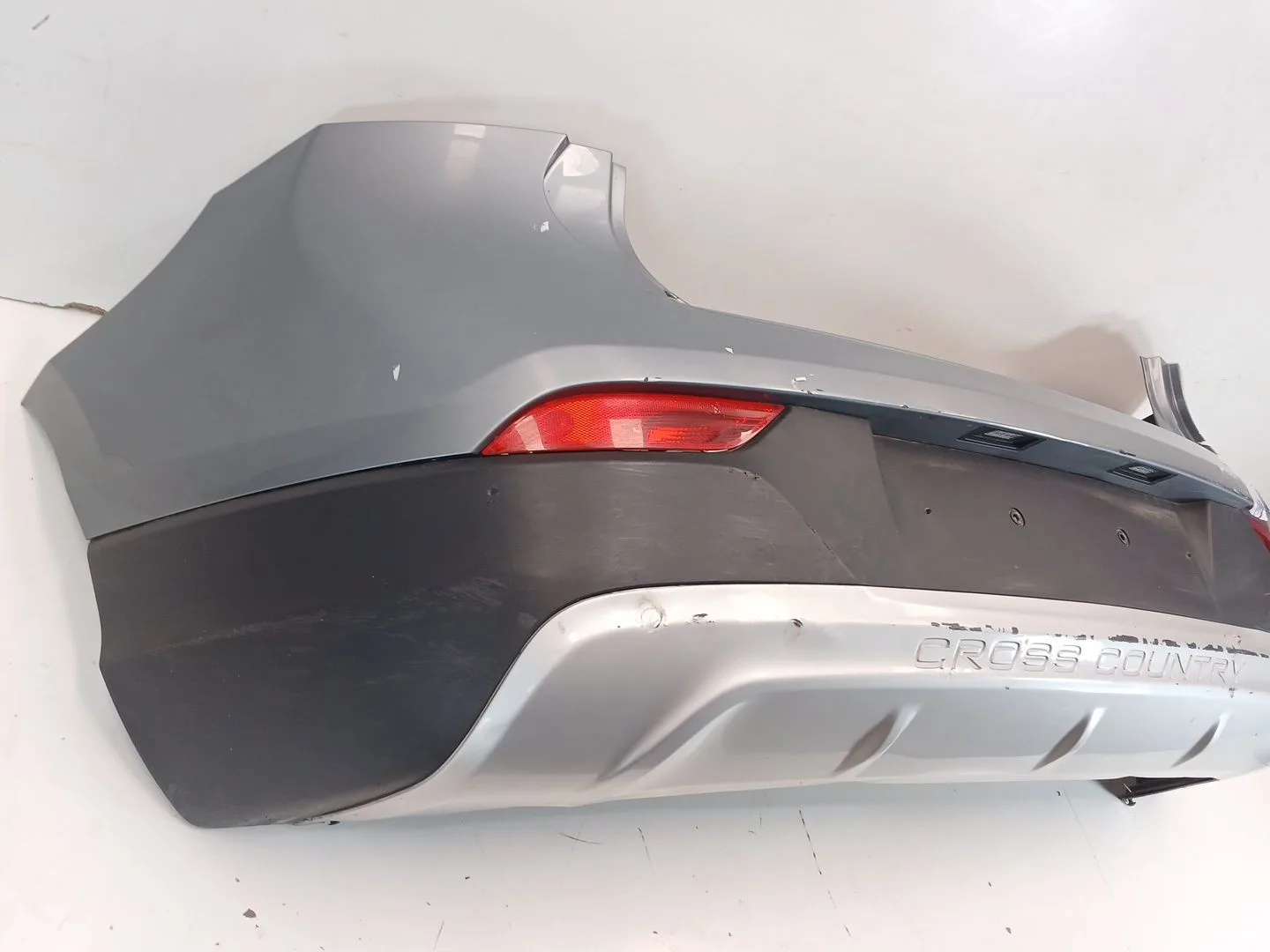 Paragolpes Trasero para Volvo V40 Hatchback (525)