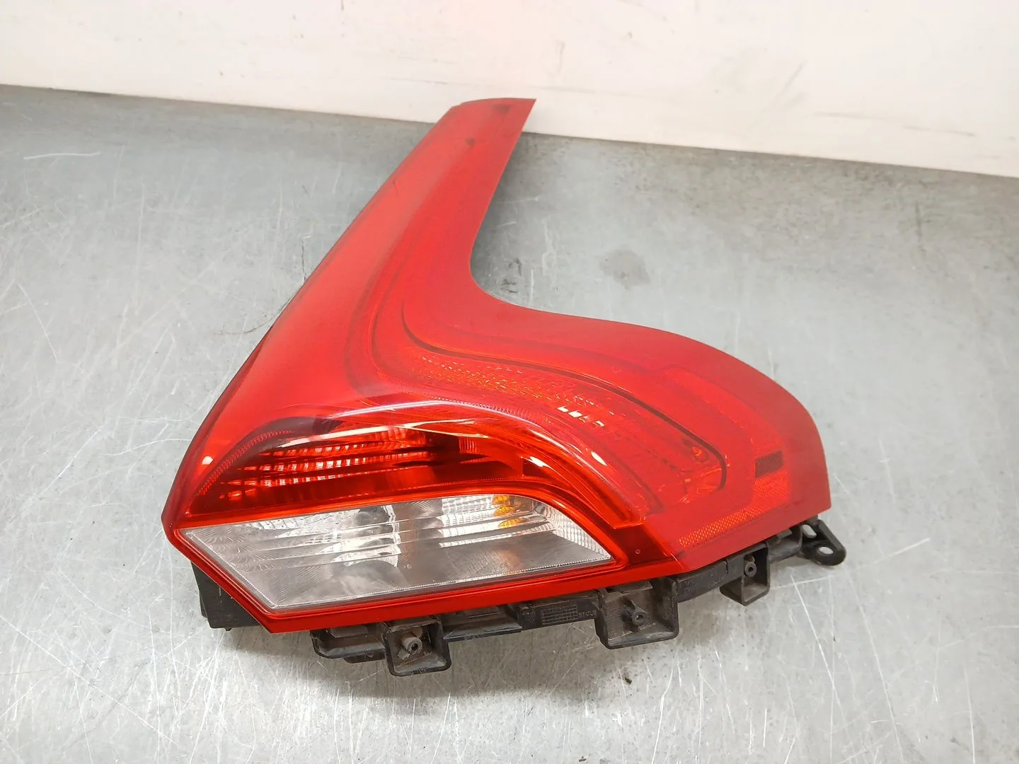 Piloto Trasero Derecho para Volvo V40 Hatchback (525)