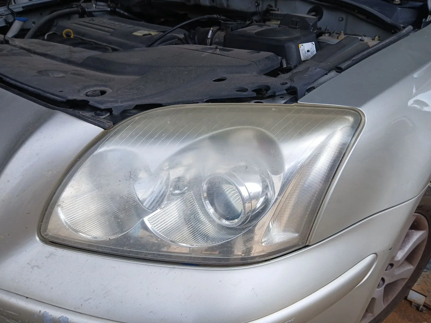 Faro Izquierdo para Toyota Avensis (_T25_)