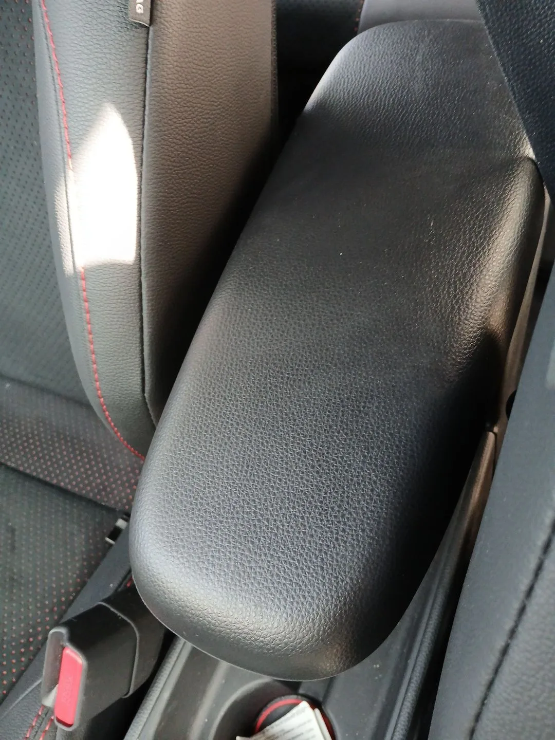 Apoyabrazos Central para Toyota Yaris (_P21_, _Pa1_, _Ph1_)
