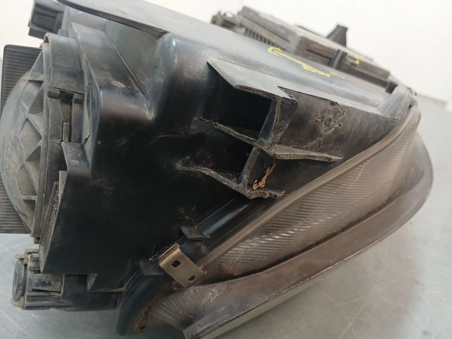 Faro Izquierdo para Mazda 6 Hatchback (Gg)