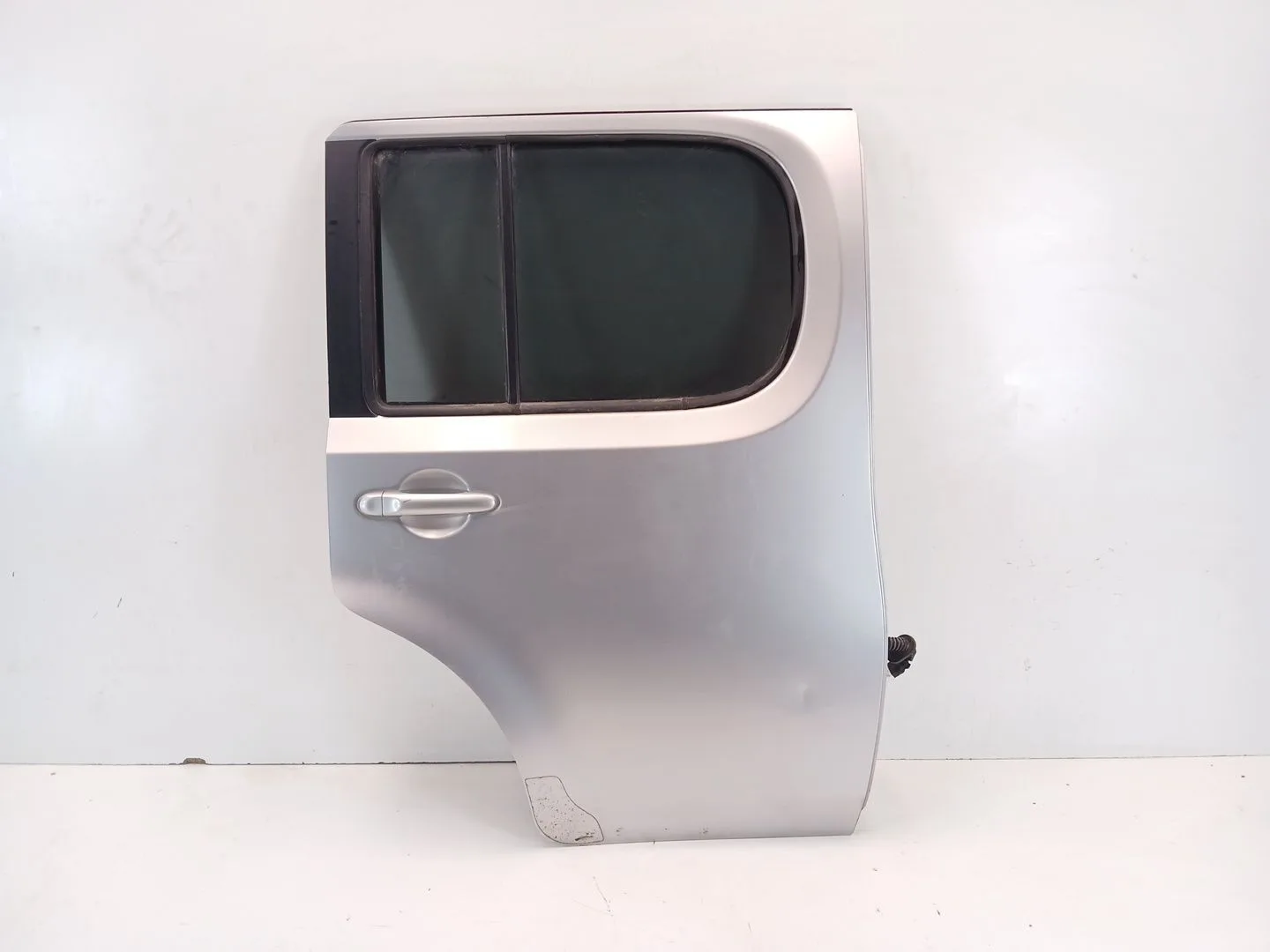Puerta Trasera Derecha para Nissan Cube (Z12)