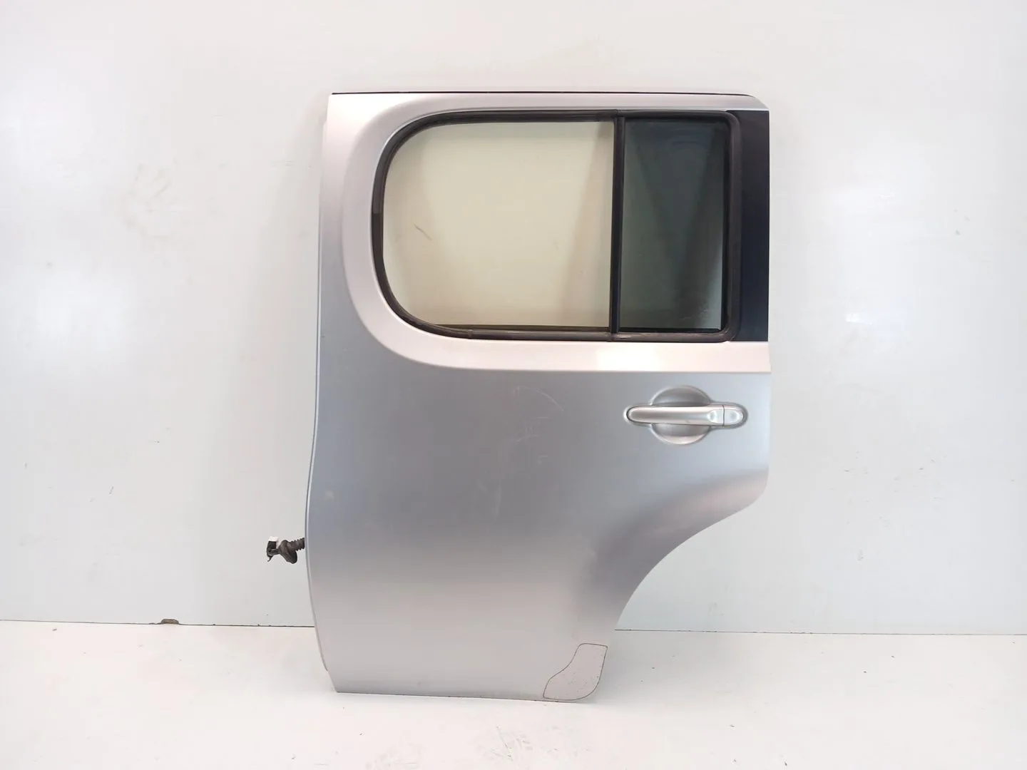 Puerta Trasera Izquierda para Nissan Cube (Z12)