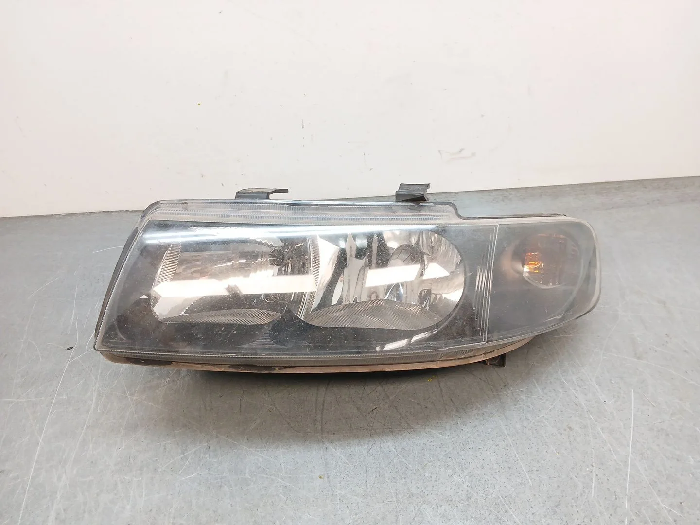Faro Izquierdo para Seat Leon (1M1)