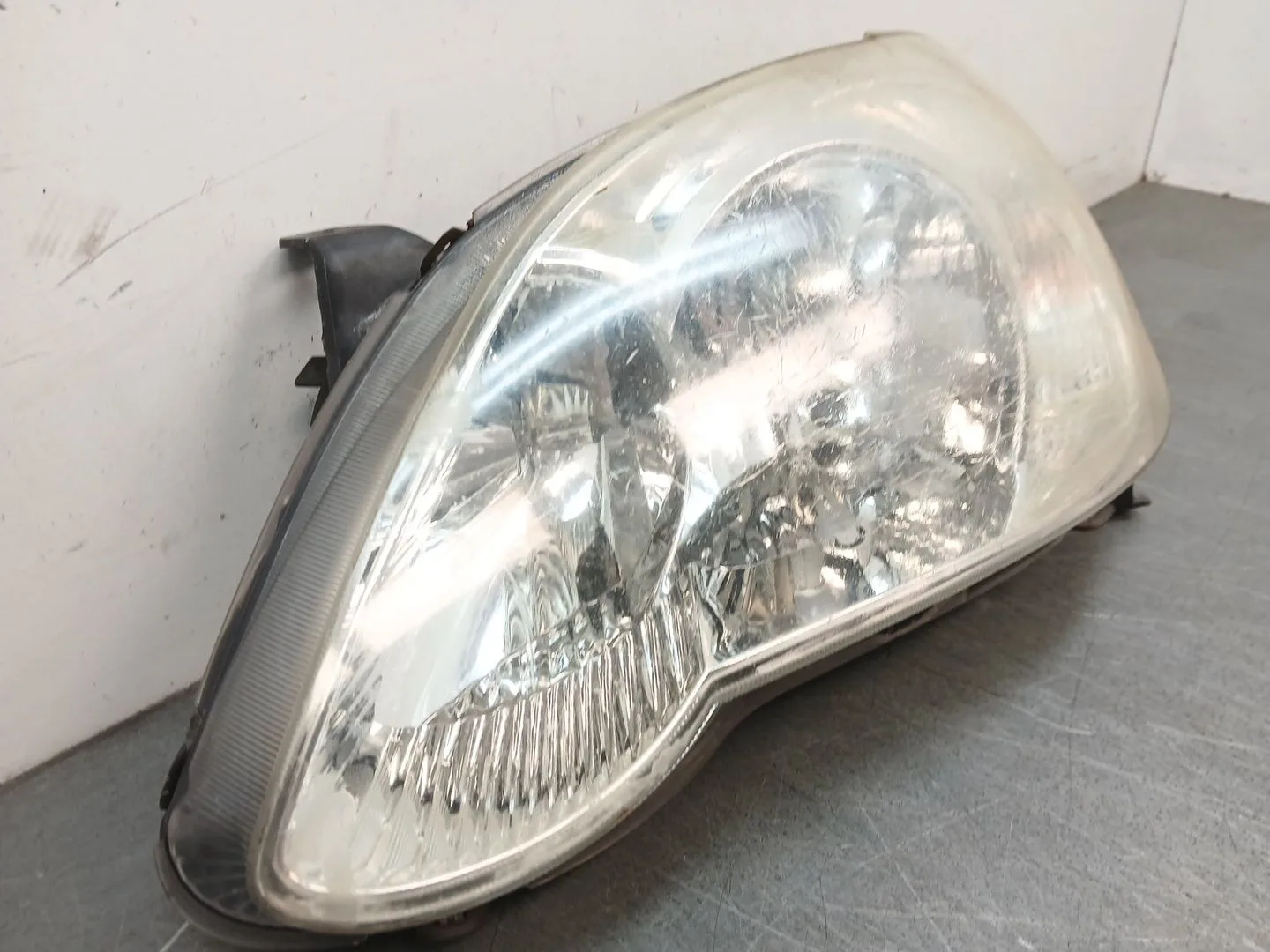 Faro Izquierdo para Toyota Corolla (_E12_)
