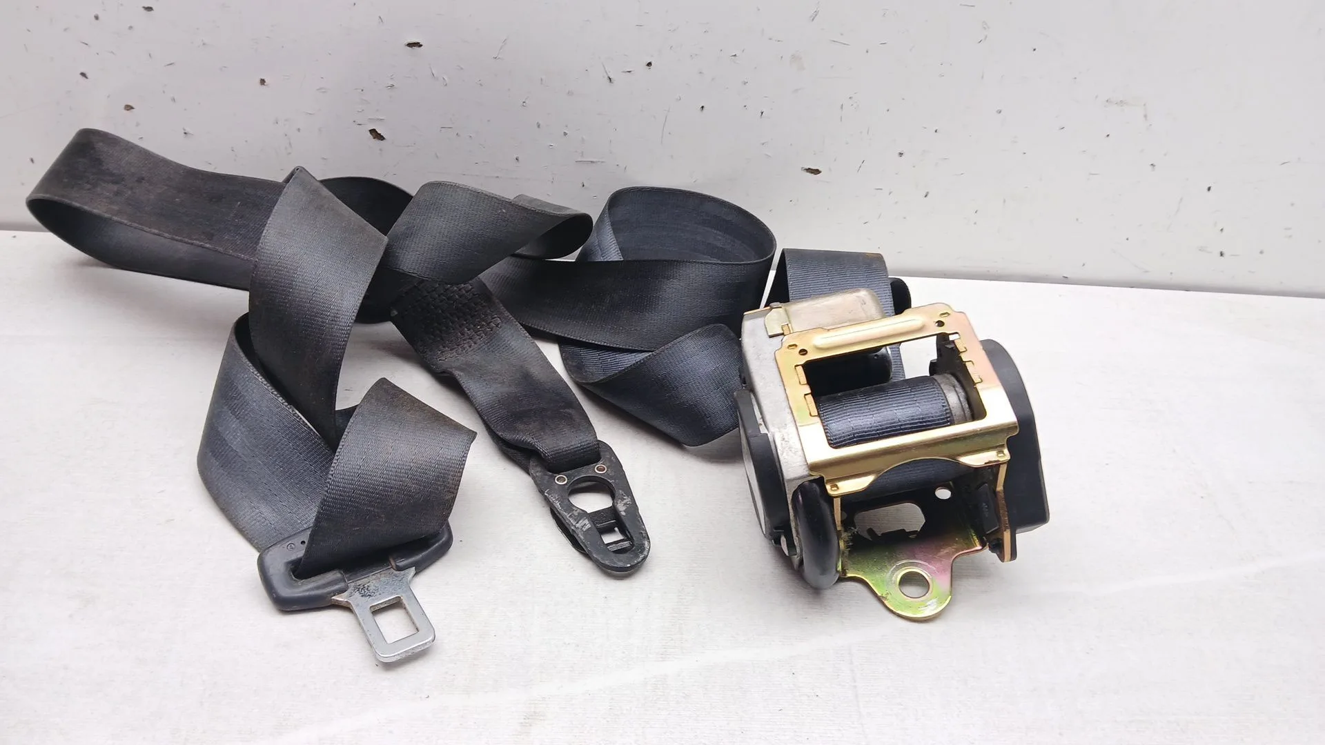 Pretensor Airbag Izquierdo para Audi A8 (4E2)