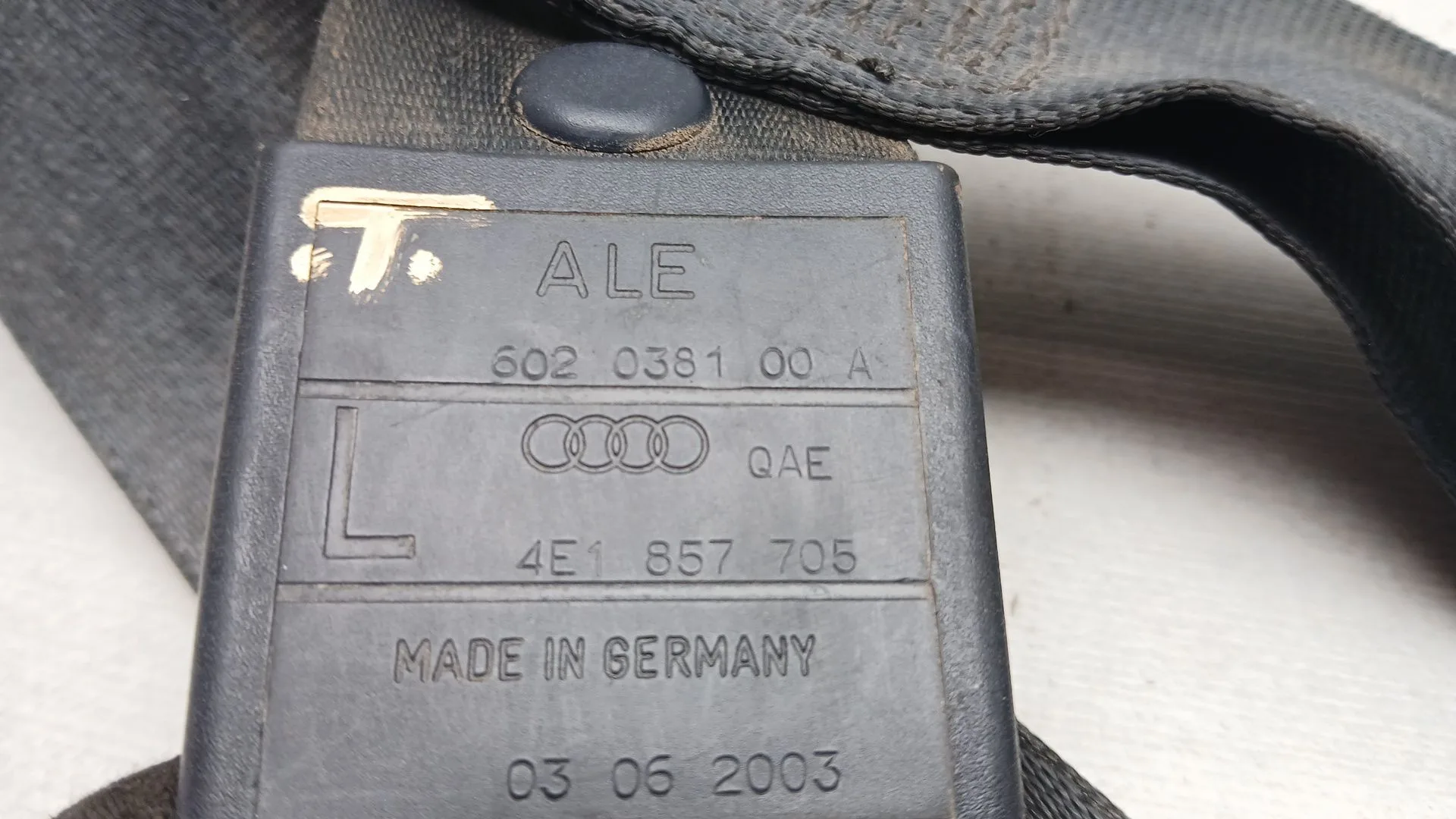 Pretensor Airbag Izquierdo para Audi A8 (4E2)