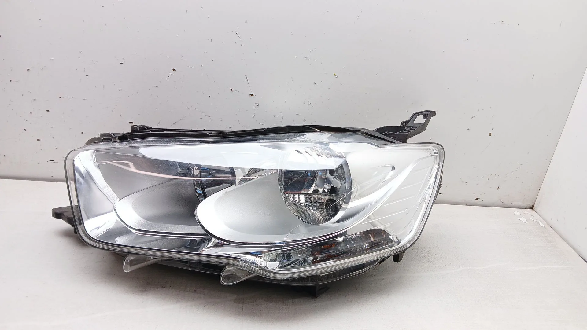 Faro Izquierdo para Citroën C-Elysee (Dd_)