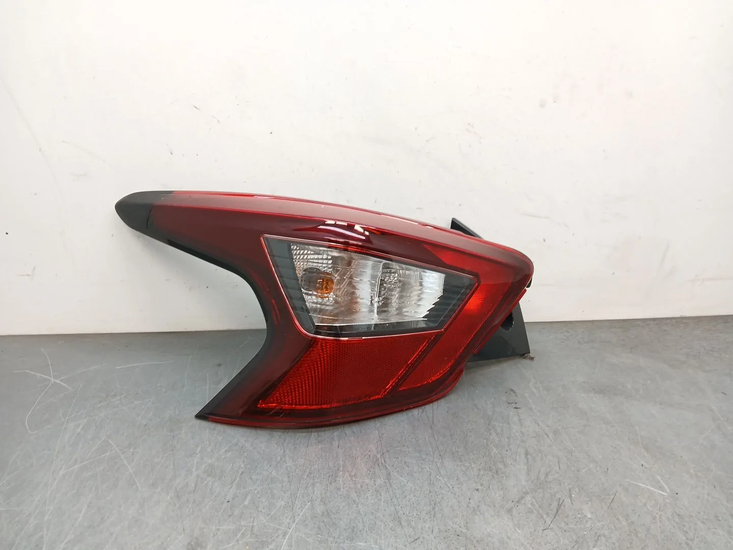 Piloto Trasero Izquierdo para Nissan Micra V (K14)