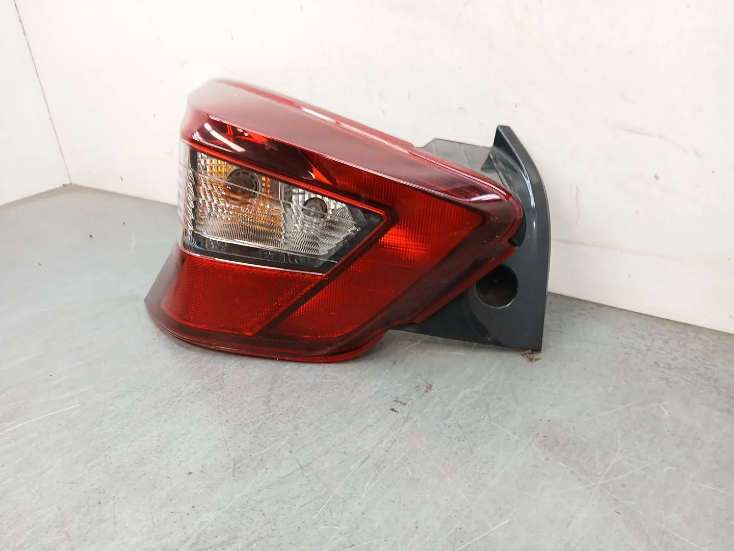 Piloto Trasero Izquierdo para Nissan Micra V (K14)