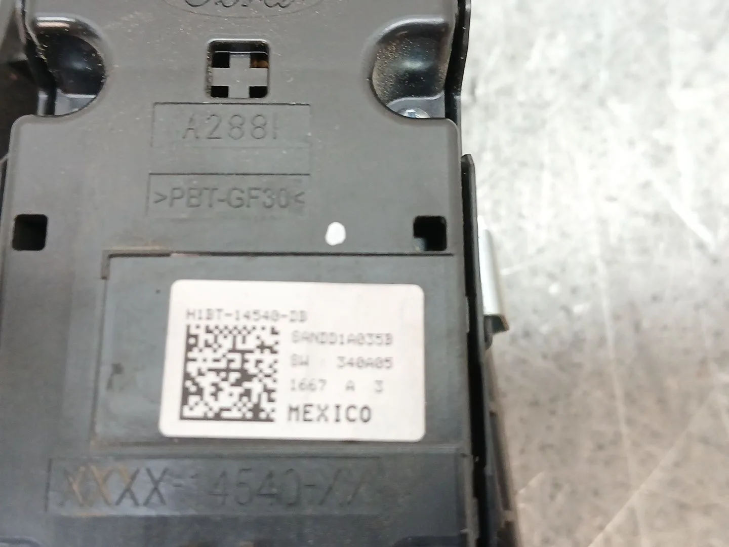 Mando Elevalunas Delantero Izquierdo para Ford Fiesta Vii (Hj, Hf)