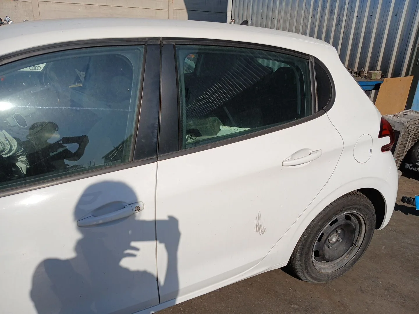Puerta Trasera Izquierda para Peugeot 208 I (Ca_, Cc_)