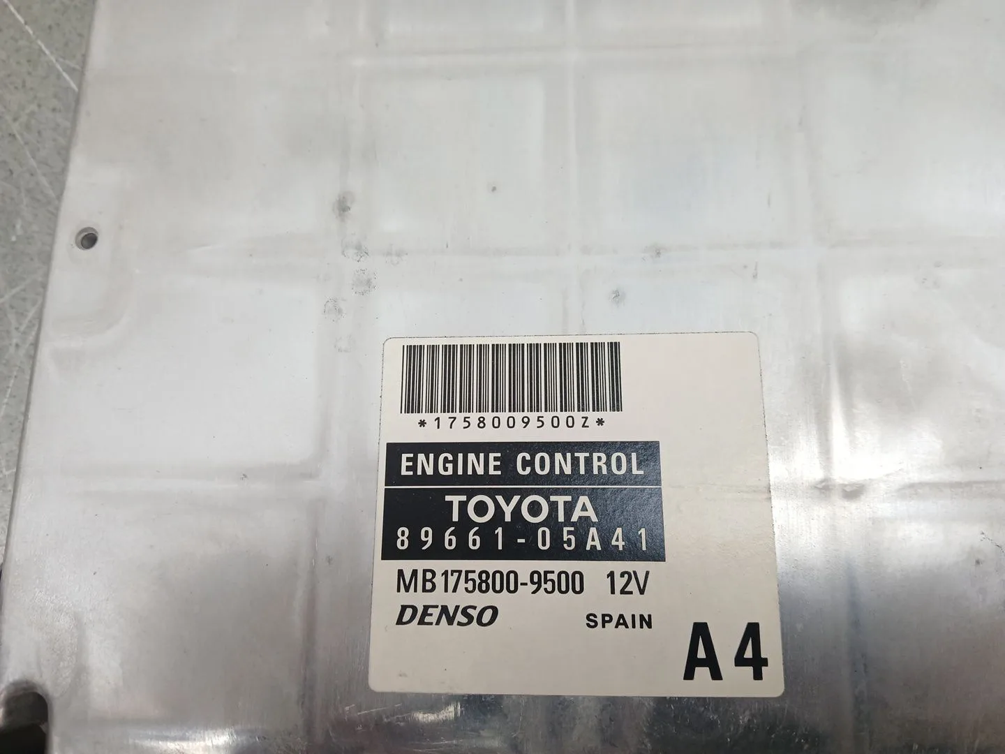 Centralita Motor Uce para Toyota Avensis Sedan (_T25_)