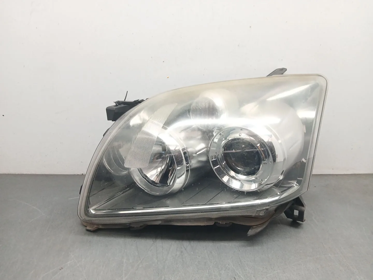 Faro Izquierdo para Toyota Avensis Sedan (_T25_)