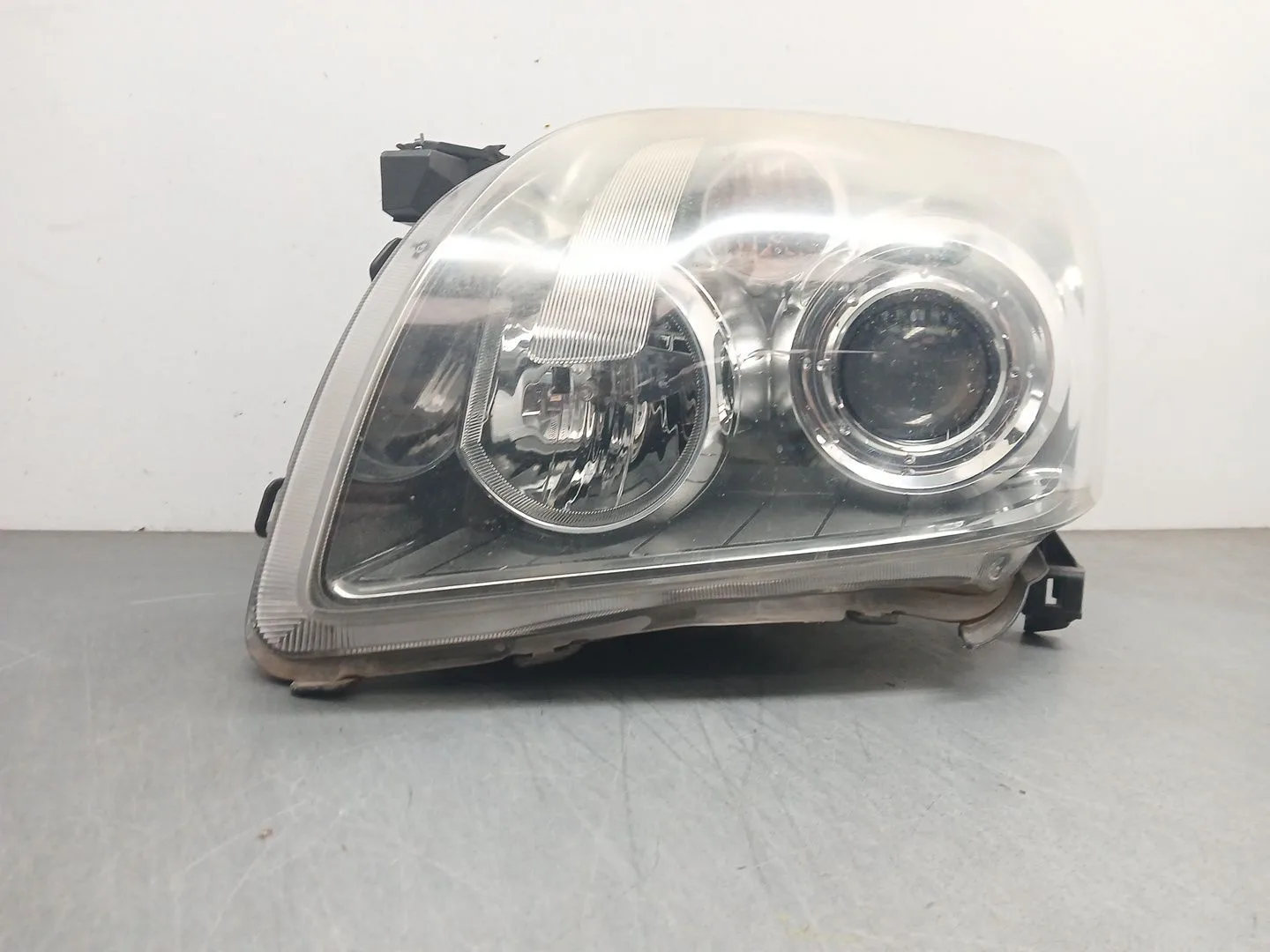 Faro Izquierdo para Toyota Avensis Sedan (_T25_)
