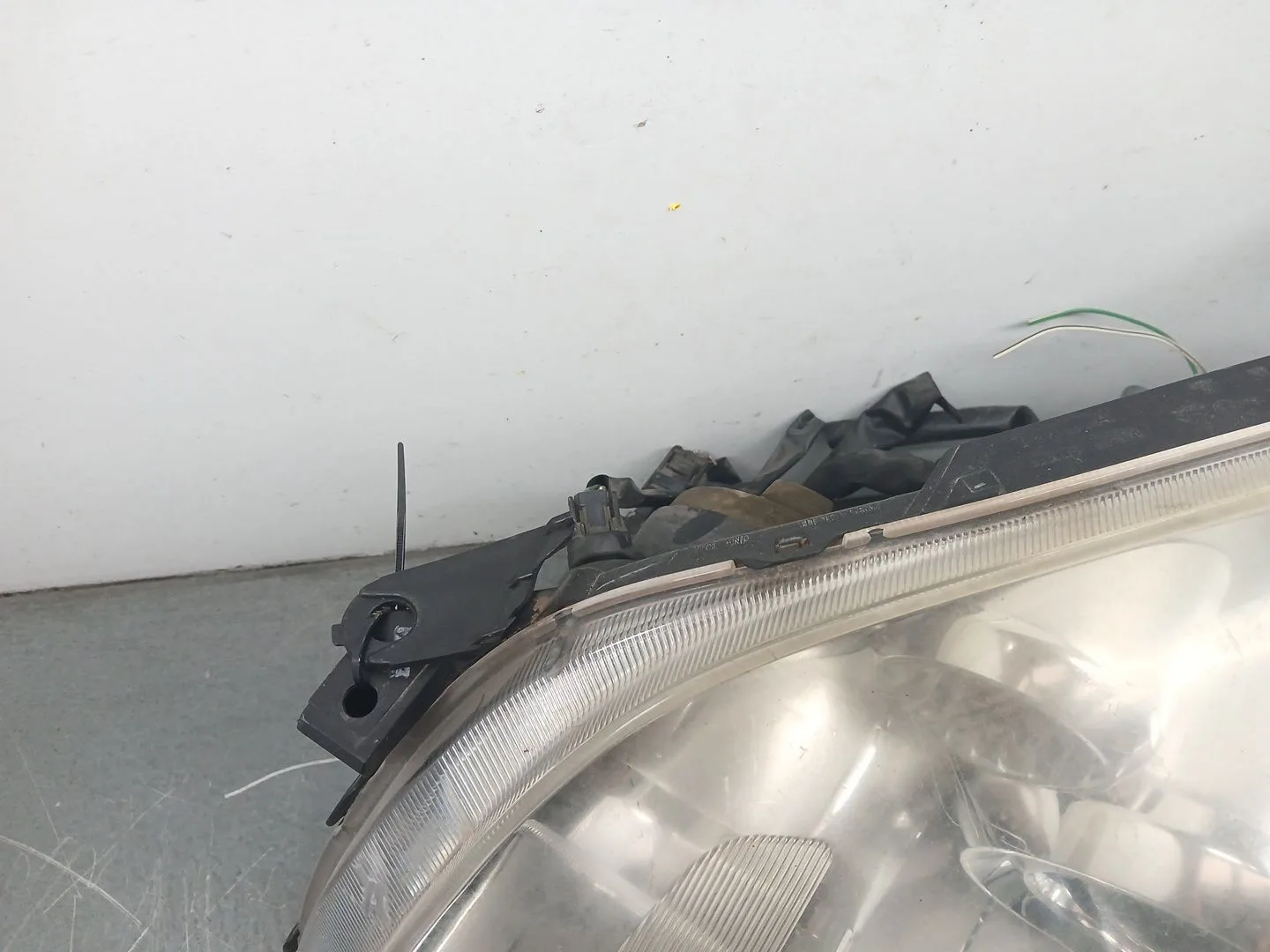 Faro Izquierdo para Toyota Avensis Sedan (_T25_)