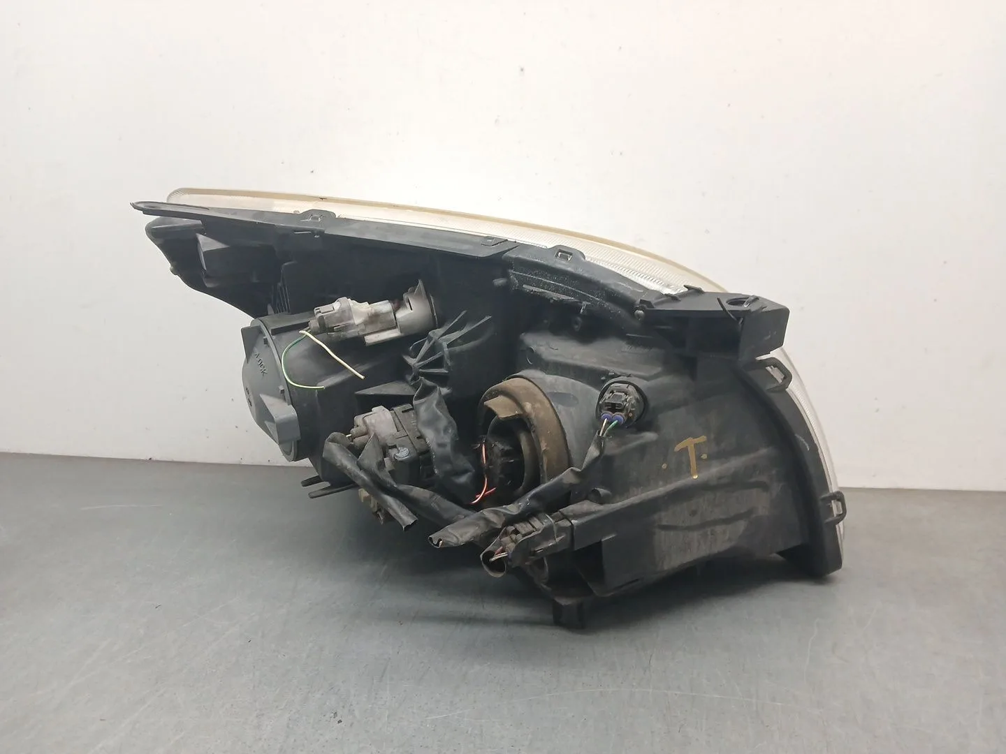 Faro Izquierdo para Toyota Avensis Sedan (_T25_)