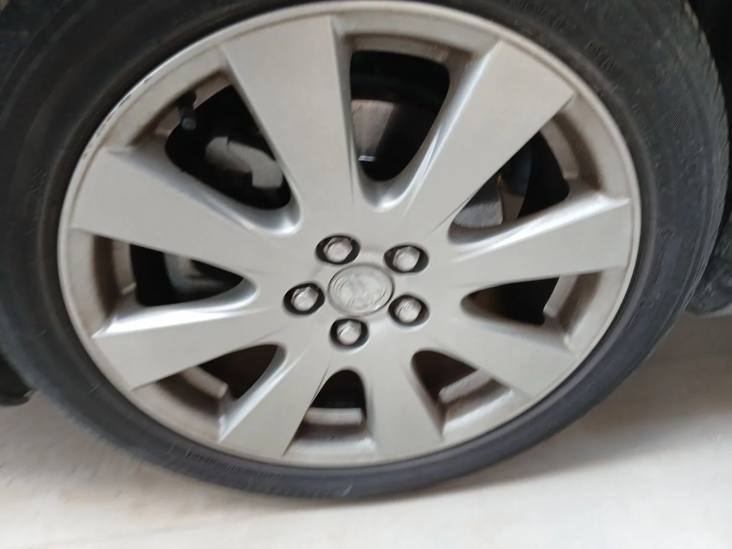 Juego Llantas para Toyota Avensis Sedan (_T25_)