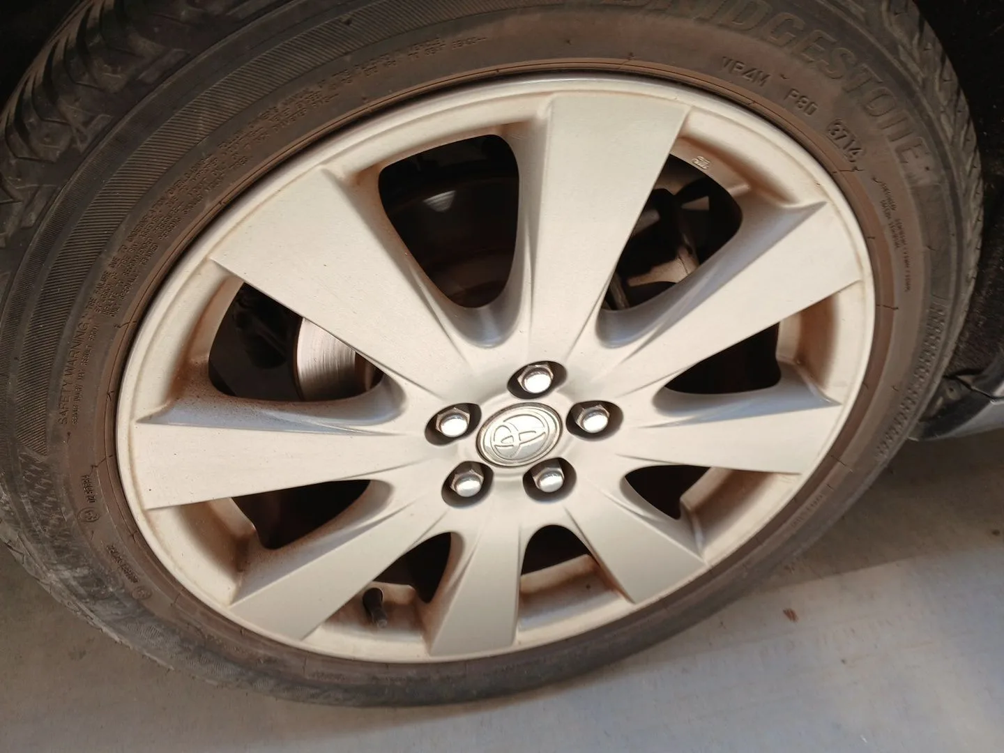 Juego Llantas para Toyota Avensis Sedan (_T25_)