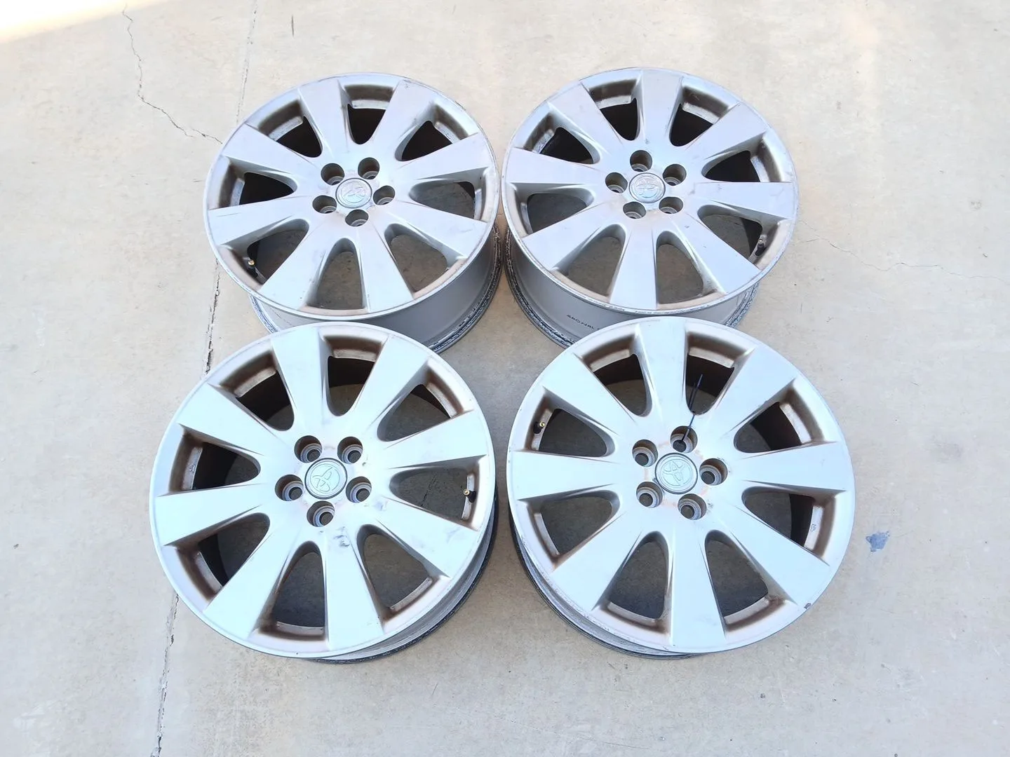 Juego Llantas para Toyota Avensis Sedan (_T25_)
