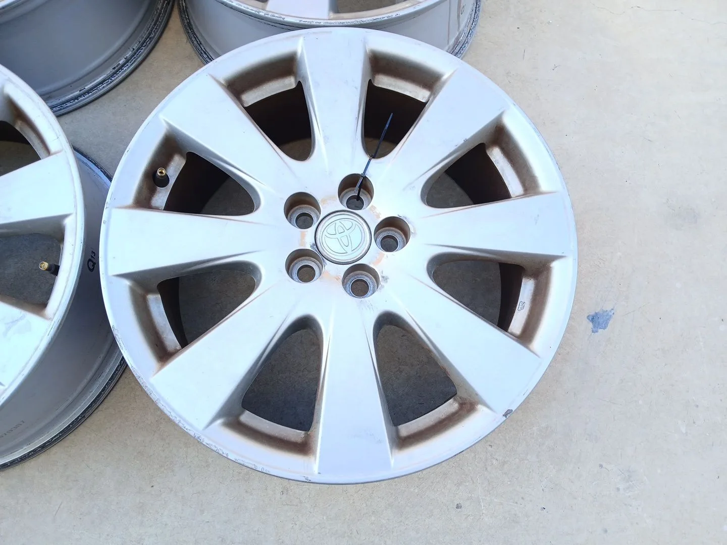 Juego Llantas para Toyota Avensis Sedan (_T25_)