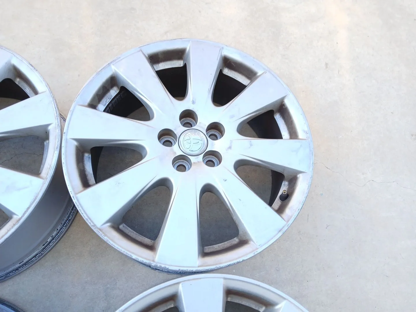 Juego Llantas para Toyota Avensis Sedan (_T25_)